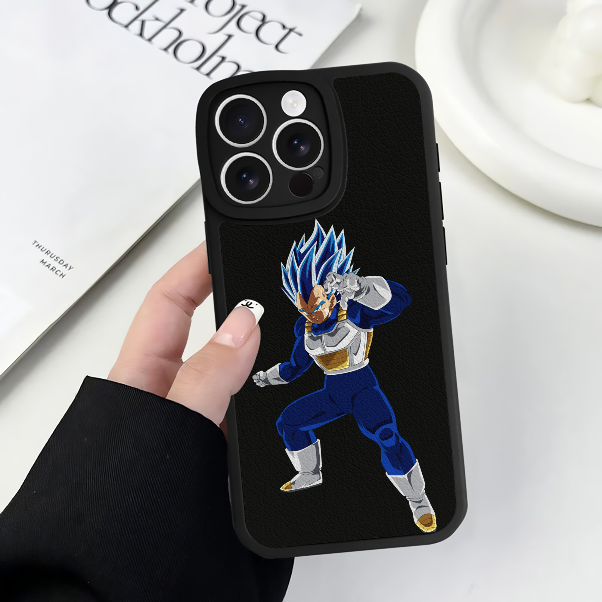 （画像用） ドラゴンボール ベジータ四世（Bejīta Yonsei）DRAGON BALL Vegeta IV 【iPhone 16シリーズ対応】シリコンスマホケース（レザー調） 材質：シリコン